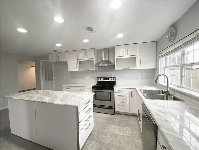 Building Photo - 1316 Dunbarton Dr