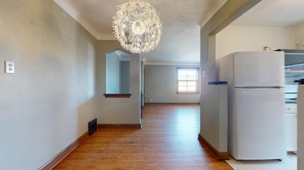 Building Photo - 5816 Mardel Ave