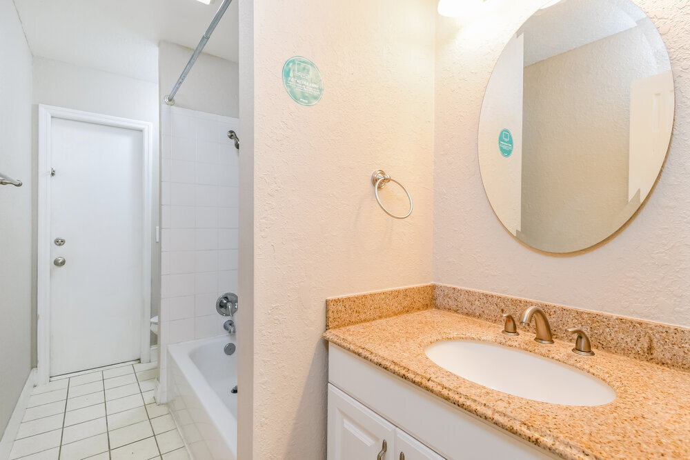 Building Photo - 264 Daisy Estates Dr