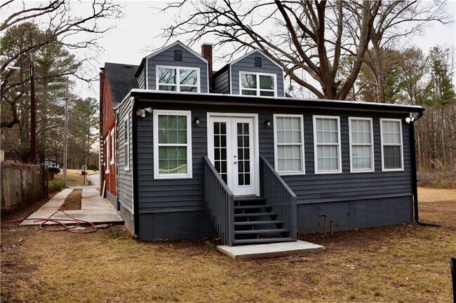 Building Photo - 1526 Childress Dr SW