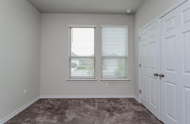 Building Photo - Luxurious Newer Construction 3-Bedroom Hom...