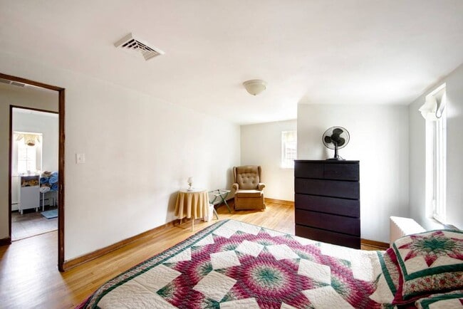 Building Photo - Locust Lane House!