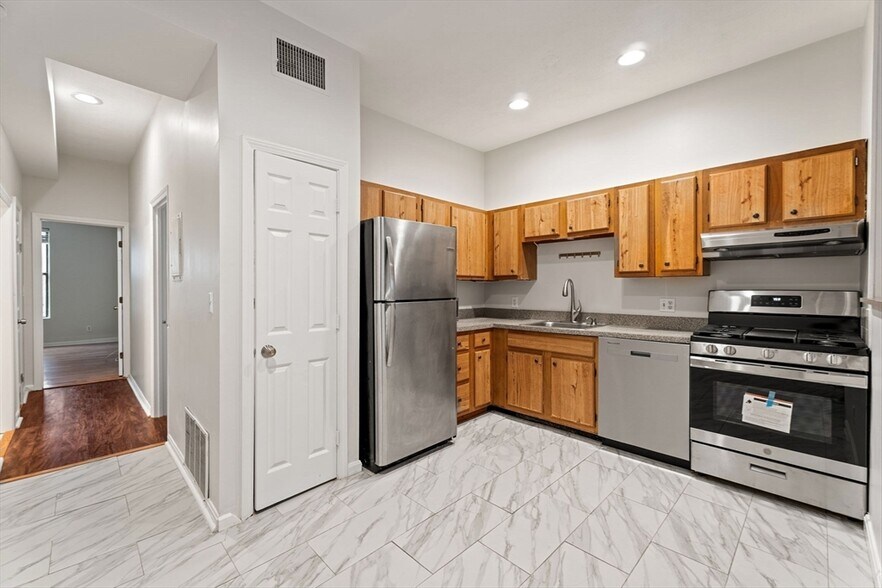 Building Photo - 4 Union Park