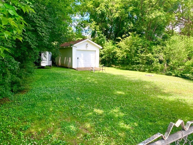 Building Photo - The Cutest Cottage in Inglewood!   2 Bedro...