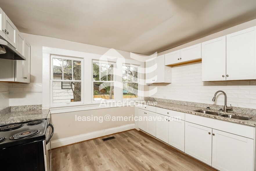 Building Photo - 7832 4th Ave S