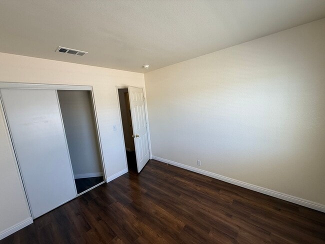 Building Photo - Beautiful Home In Apple Valley Vineyards-4...