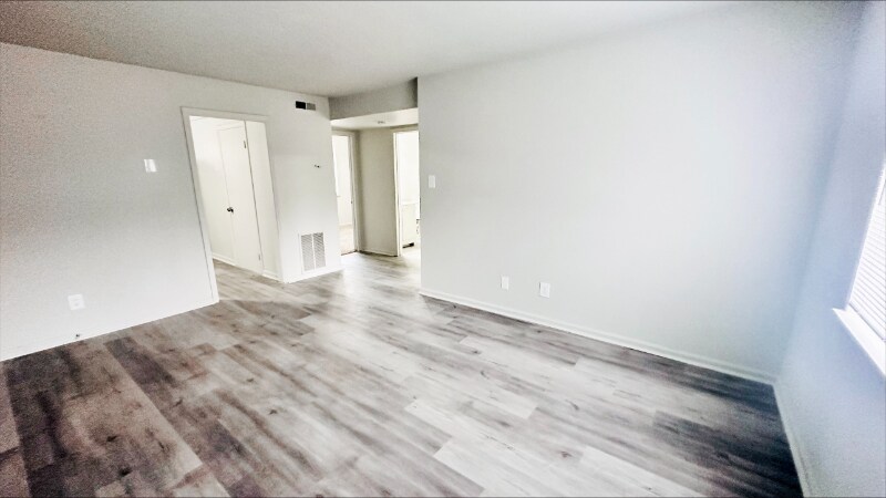 Building Photo - 2560 La Deara Crest Ln