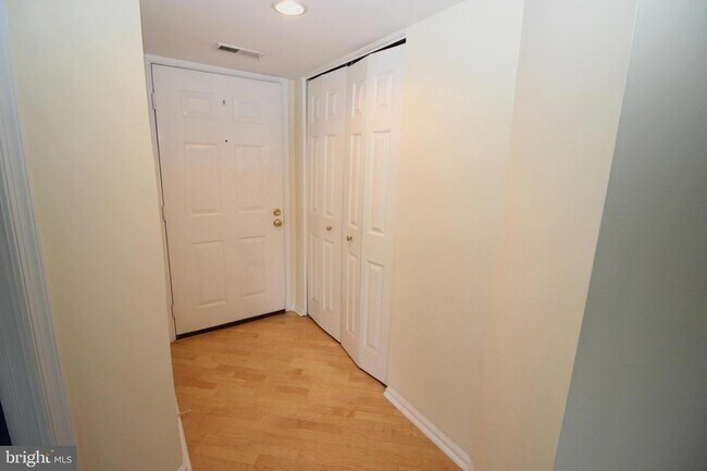 Building Photo - 2604 Beacon Hill Dr