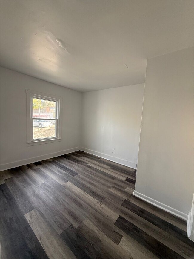 Building Photo - 124 S Chillicothe St