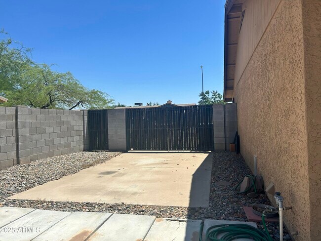 Building Photo - 3534 W Villa Rita Dr