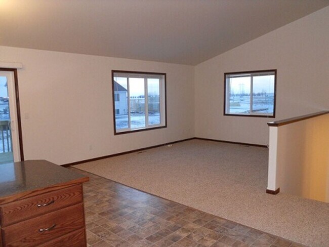 Building Photo - 959 30th Ave W