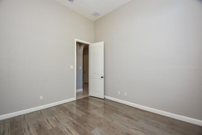 Building Photo - 6615 Rising Hills Ln
