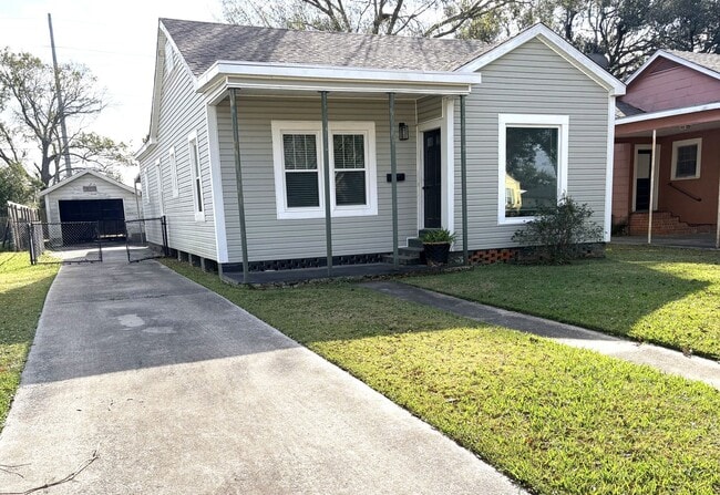 Building Photo - 1104 11th St