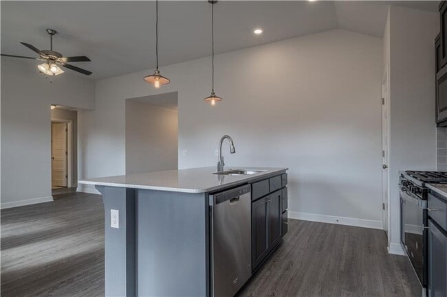 Building Photo - Three bed home in Deer Creek schools