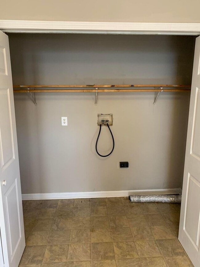 Building Photo - 1320 S Grand Ave