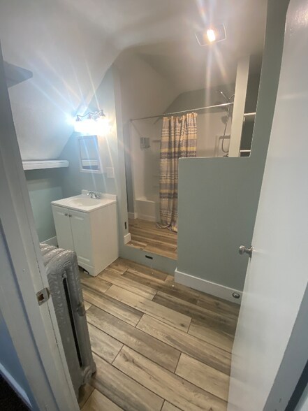 Building Photo - 17 Bowers St