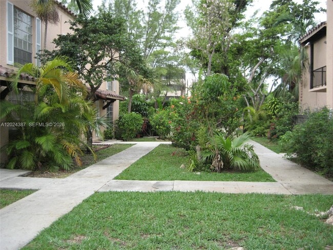 Building Photo - 10806 N Kendall Dr