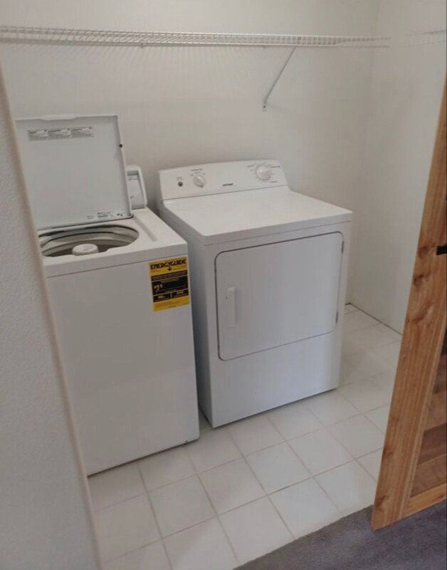 Building Photo - 1034 NW Ivy Dr