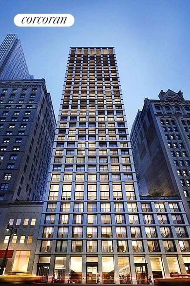 Building Photo - 16 W 40th St