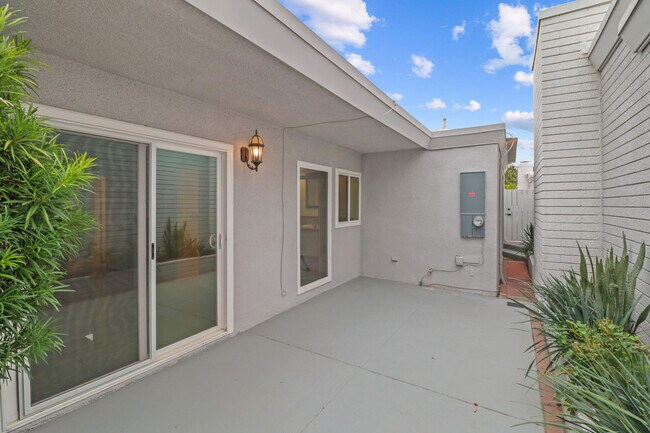Building Photo - 2518 S Sierra Madre