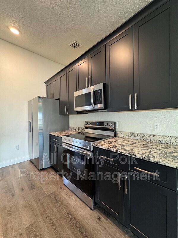 Building Photo - 572 Adriel Ave