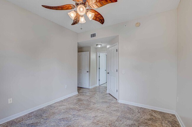 Building Photo - 9833 Baywinds Dr