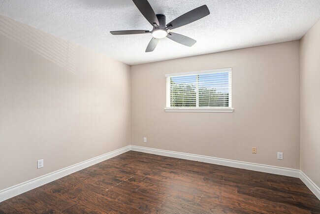 Building Photo - 2283 Woodland Springs St