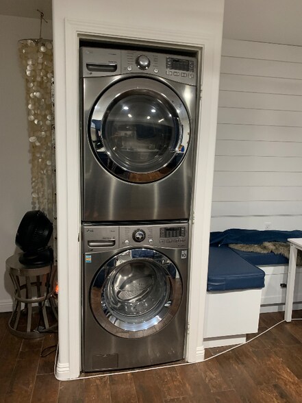 Building Photo - 5760 Riley St