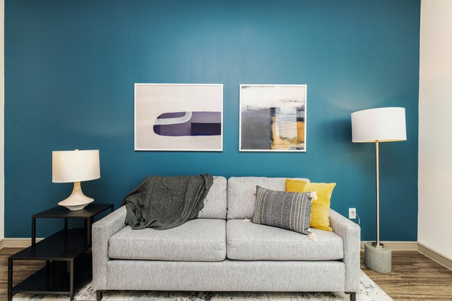 Building Photo - 6006 N Florida Ave