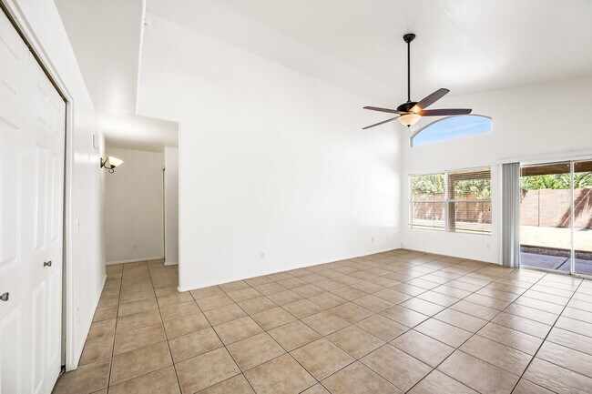 Building Photo - 5240 W Tonto Rd