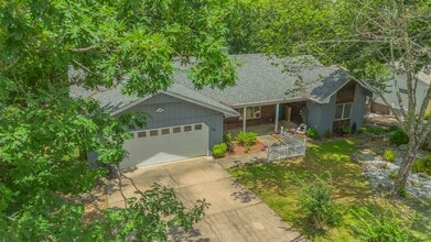 Building Photo - Quite neighborhood with garage and wooded views!