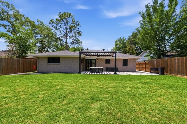 Building Photo - 8526 Cedel Dr