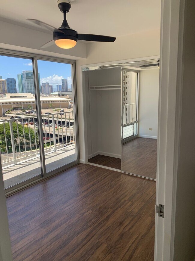Building Photo - Pet Friendly, Secured, Lanai, AC, Private W&D