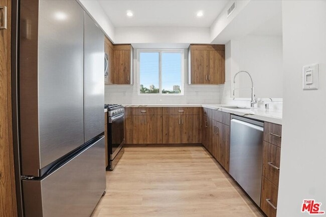 Building Photo - 1820 Prosser Ave