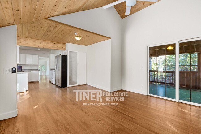 Building Photo - Fair Oaks Village Charmer