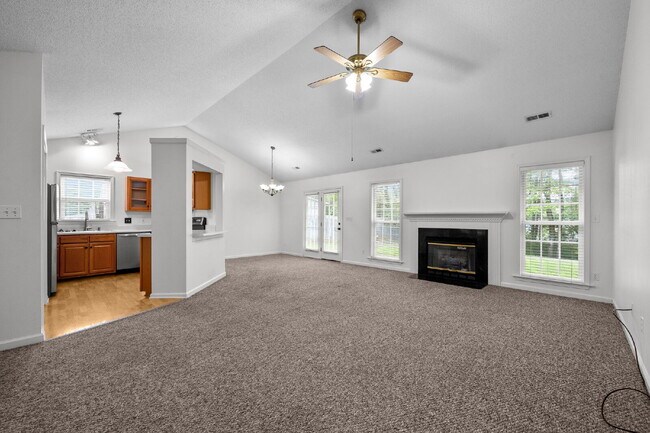 Building Photo - Convenient 3-Bedroom Rental with Fenced Ya...