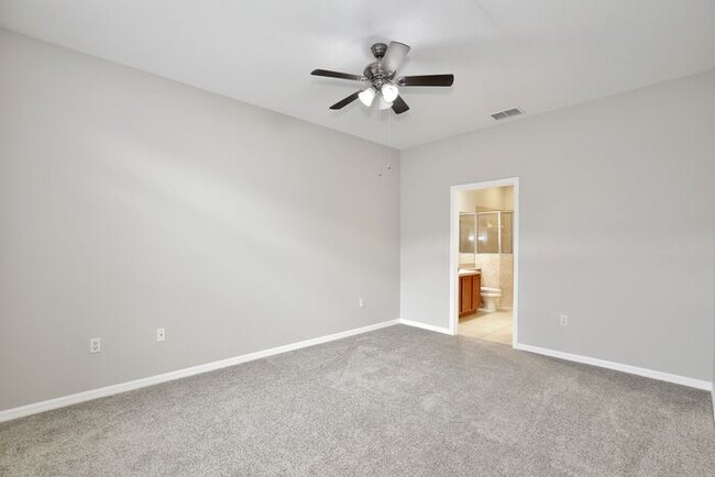 Building Photo - Charming 3/2.5 Spacious Townhome with a 2 ...