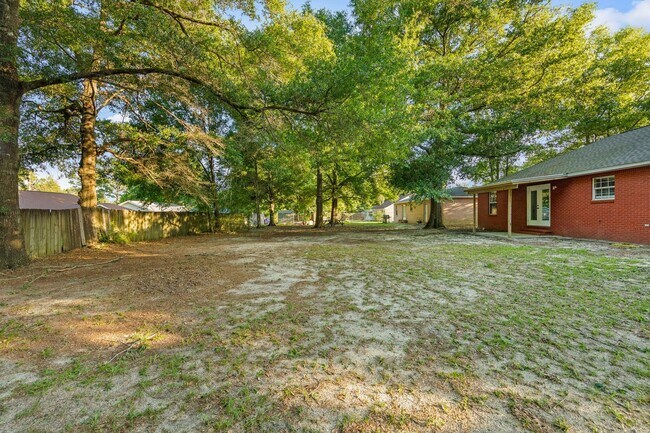 Building Photo - 502 Hyde Park Dr