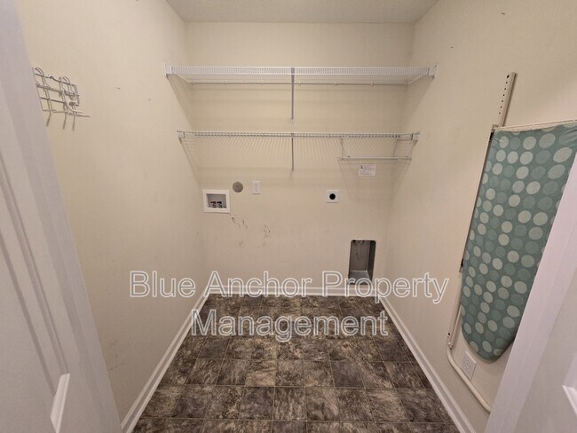 Building Photo - 333 Rose Bud Ln