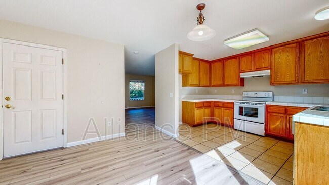 Building Photo - 1520 Humboldt St