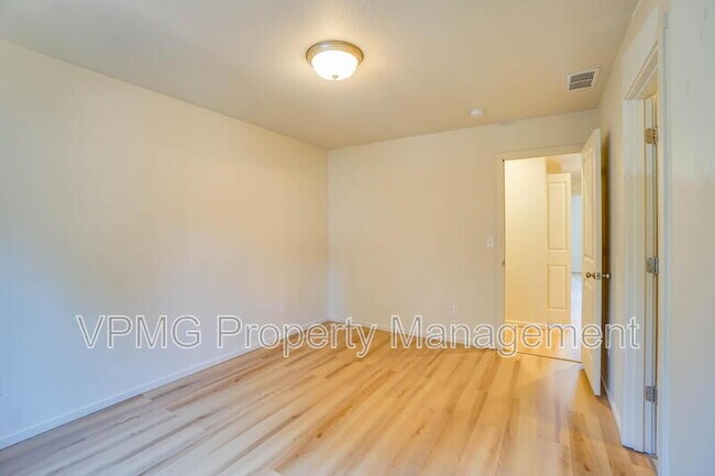 Building Photo - 2105 NE 118th Pl