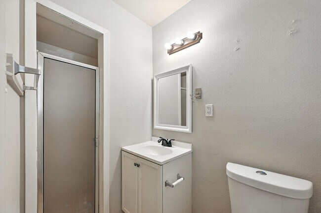 Building Photo - QUAINT 3 Bed, 2 Bath Home in Mckinney, TX!...
