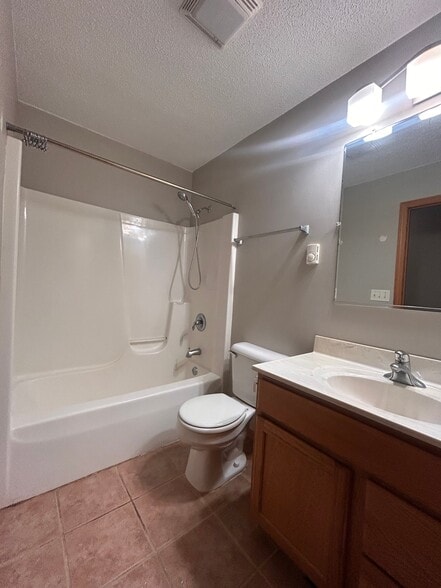 Building Photo - 1829 N Girard Ave