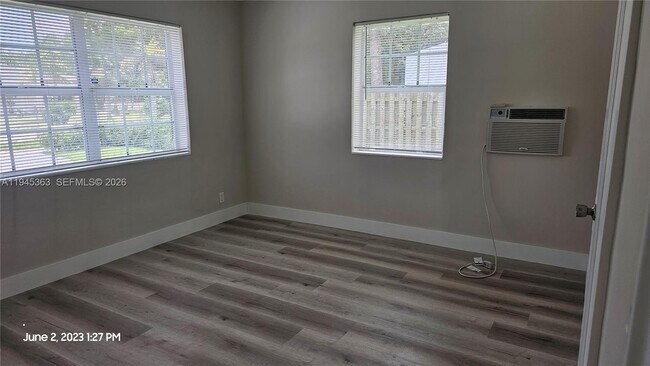 Building Photo - 626 S 28th Ave