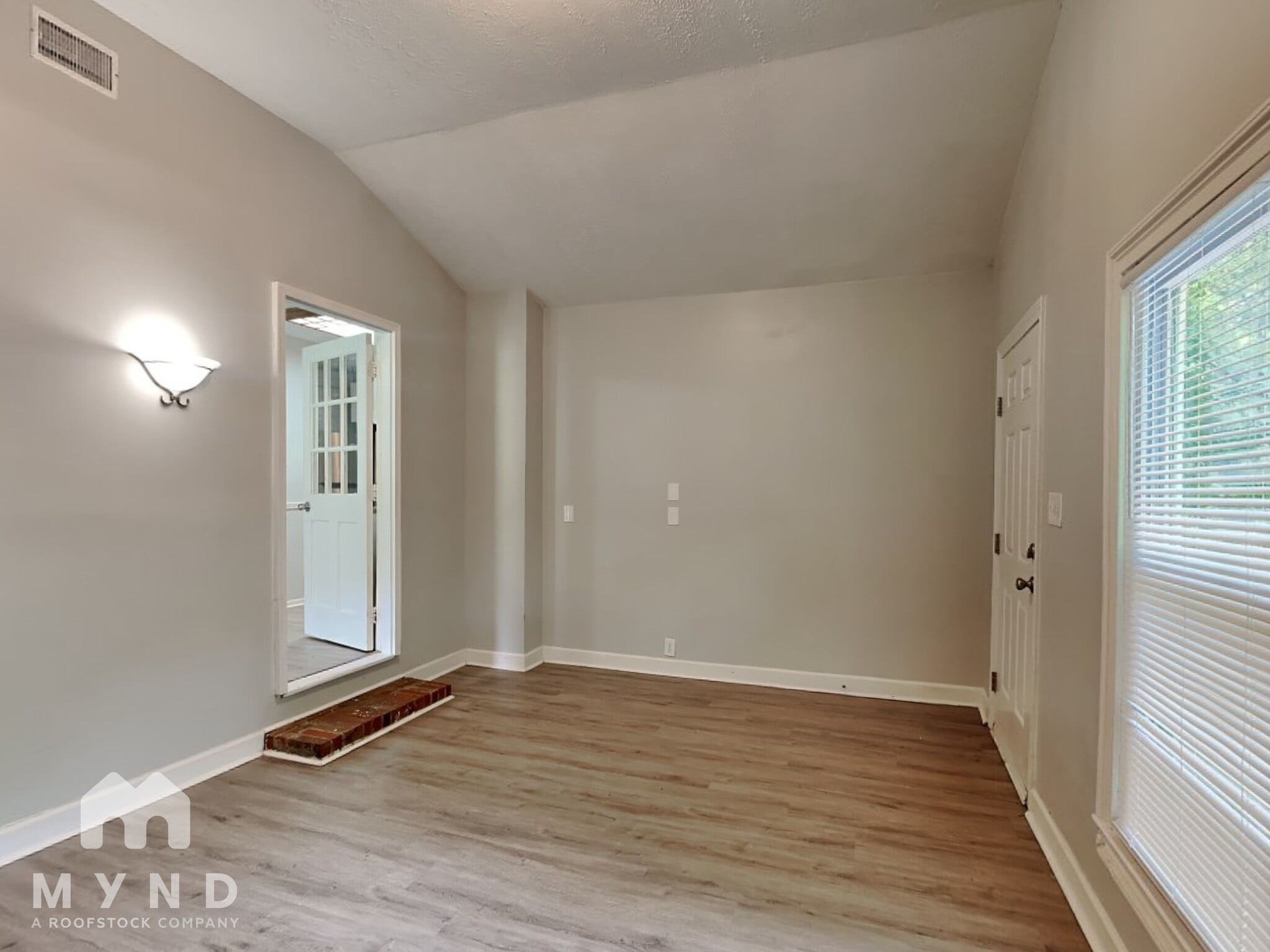 Building Photo - 294 Morris Dr SE