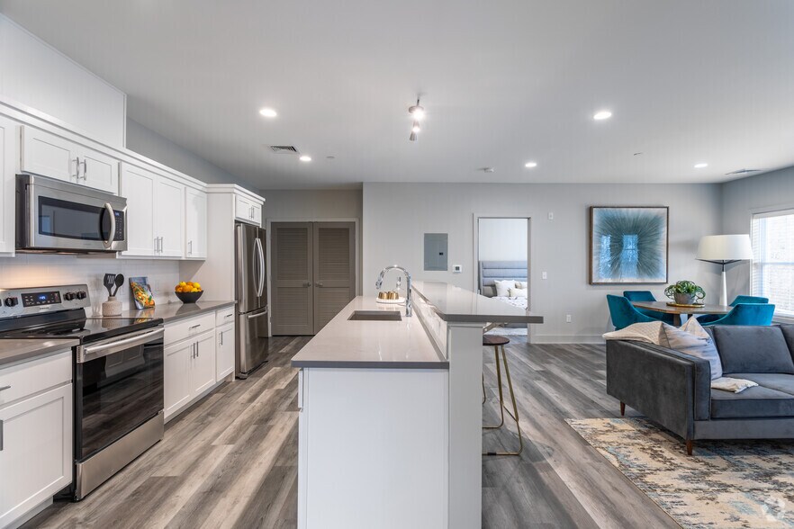 Primary Photo - The Mews at Sandy Hook