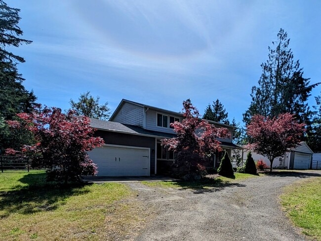 Building Photo - Large 4 Bedroom Home for rent in PO - Over Two Acres and Room to Roam!