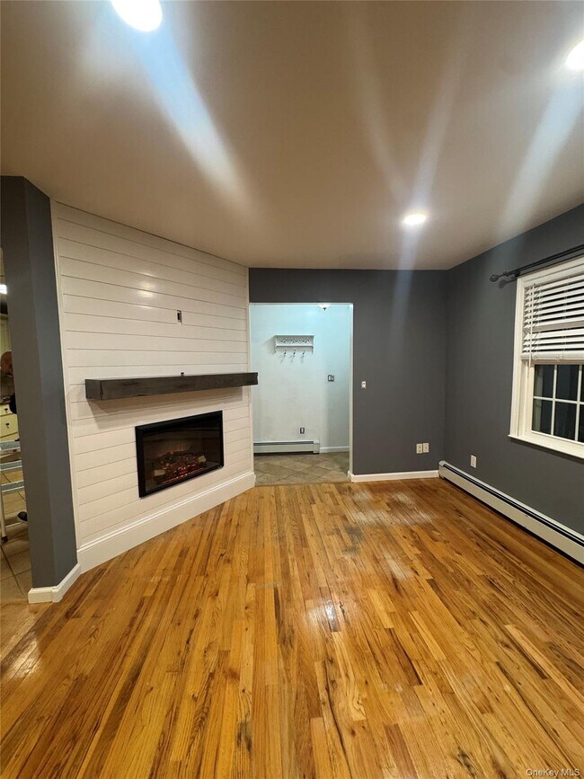 Building Photo - 1215 America Ave