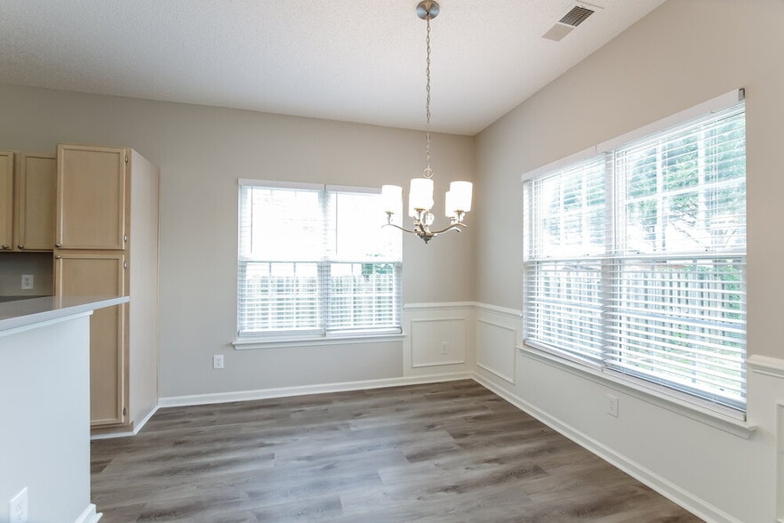 Building Photo - 11878 Meadhaven Dr