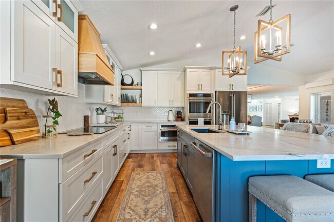 Building Photo - 6611 Surfside Blvd